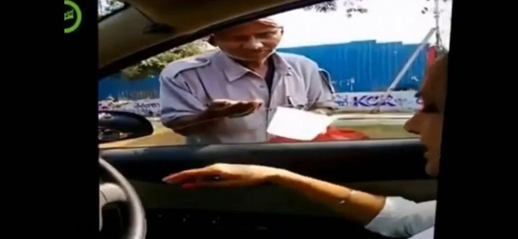 Video divertenti: il mendicante con il POS