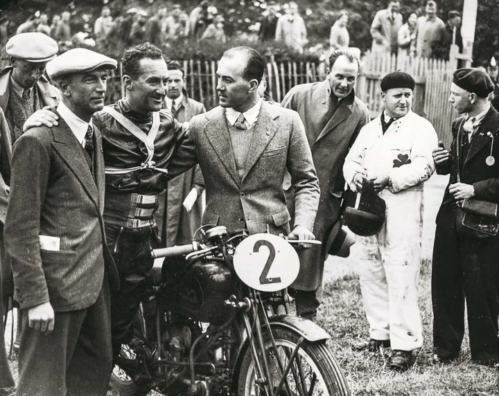 Moto Guzzi 100 Anni: un libro per celebrare il centesimo anniversario