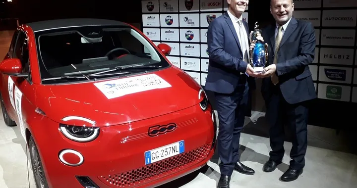 Fiat Nuova 500 elettrica: è Auto Europa 2022