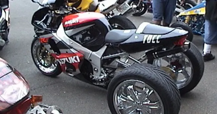 Trike Suzuki