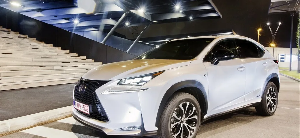 Lexus NX: ecco quella con le ruote di ghiaccio [Video]