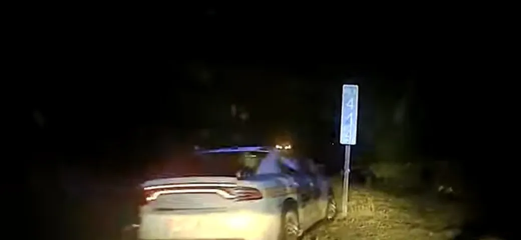 Una Tesla con Autopilot tampona la Polizia [Video]