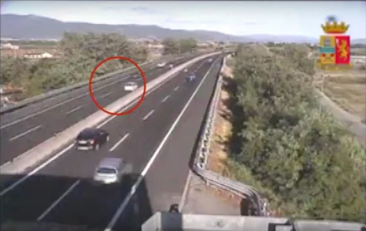 Contromano in A1: il video della Polizia