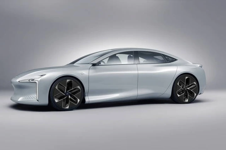 Hopium Machina, berlina sportiva a idrogeno con 1.000 km di autonomia