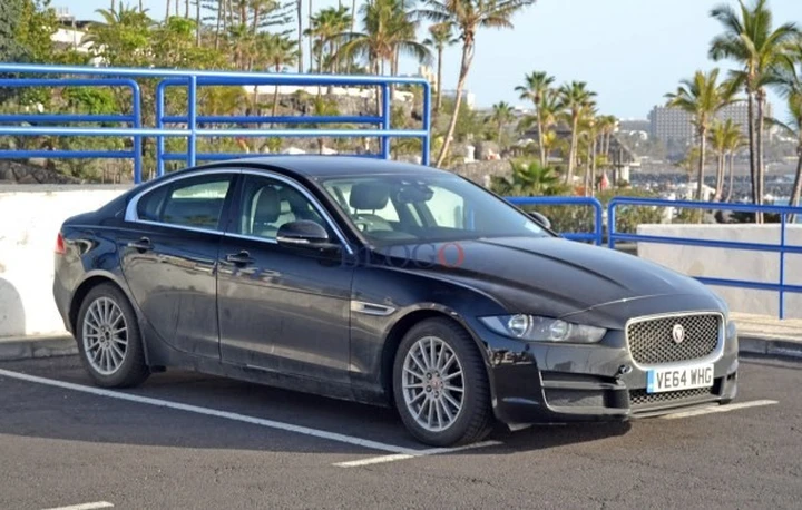 Jaguar XE-E: foto spia dell'ibrida