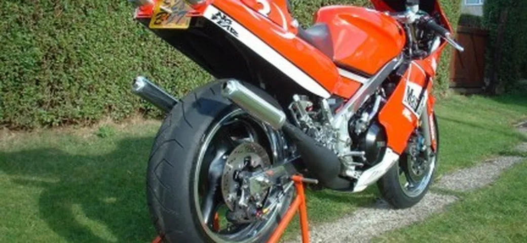 Special: RD500 replica Biaggi
