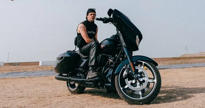 Yungblud cade in moto a Sturgis: gamba rotta, ma il tour continua