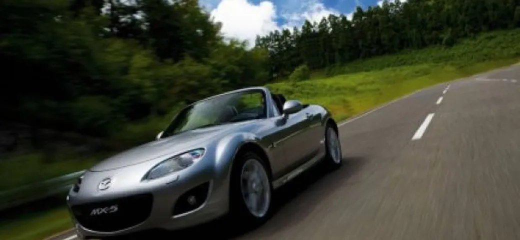 Mazda: la prossima MX-5 sarà più leggera, avrà motori più piccoli e una variante elettrica