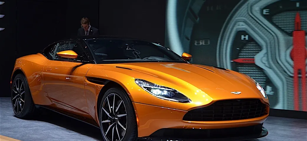 Aston Martin DB11: i test sulla neve [Video]