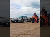 KTM RC16 MotoGP (guidata da Dani Pedrosa) Vs. Porsche 918 Spyder: il video della sfida
