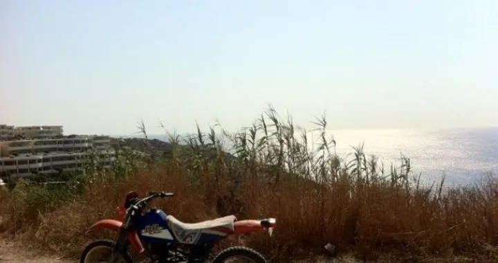 Foto del giorno: Suzuki DR in Grecia