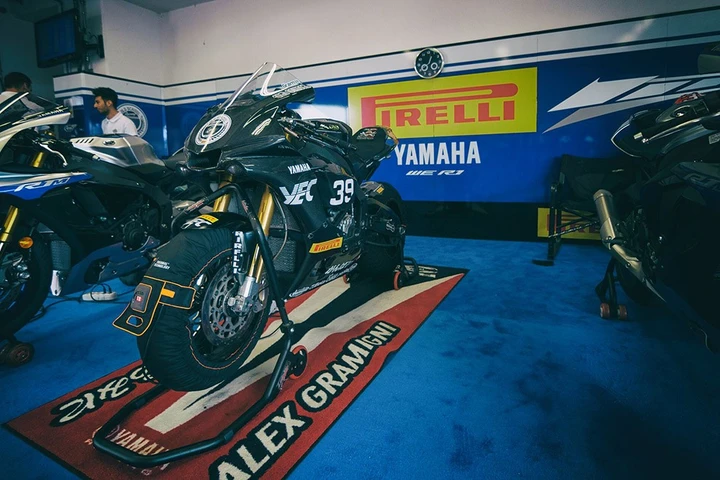 Old School Racing: la scuola di Alex Gramigni con Pirelli e Yamaha