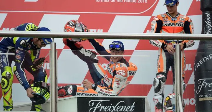 MotoGP Argentina, domina Marquez. Rossi ringrazia Iannone-kamikaze per il “disastro” Ducati. Anche Lorenzo ko