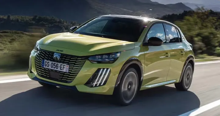 Peugeot 208, addio alla cinghia a bagno d'olio nel motore 100 CV