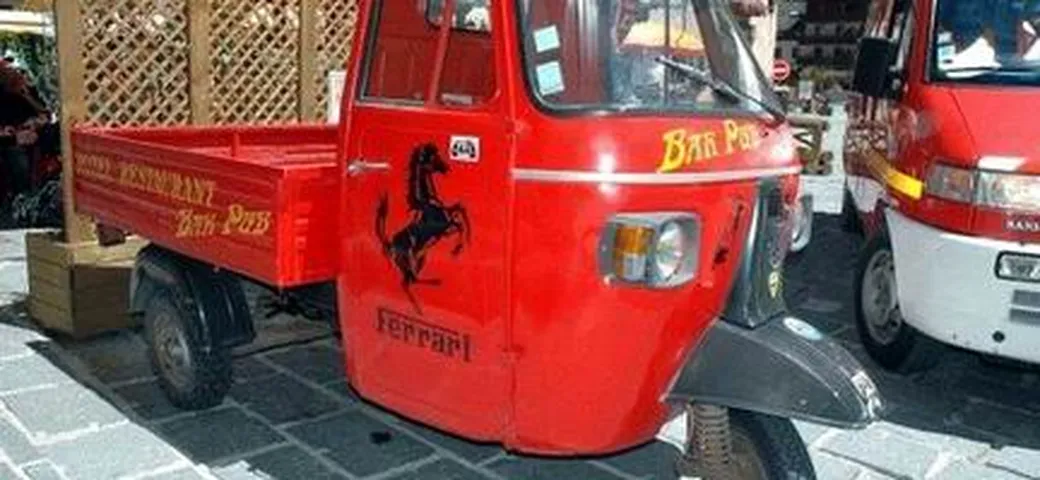 Foto del giorno: la Ferrari a tre ruote