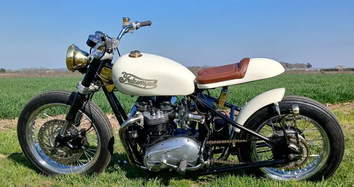 Triumph T140: da bobber disastroso a mostro custom, l’impresa di Vic Shield