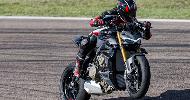 Ducati svela la famiglia Streetfighter V4 2023