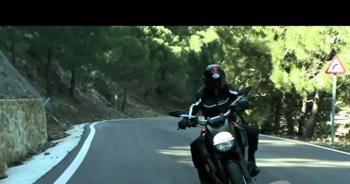 TEST: Faccia a faccia con la Ducati Diavel /video
