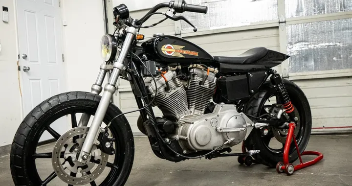 Harley-Davidson Sportster: la trasformazione XR750 style, una custom ispirata alla leggenda