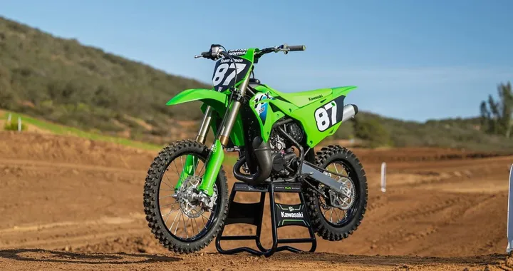 Kawasaki rinnova il cross junior: ecco le nuove KX85 e KX112 2026