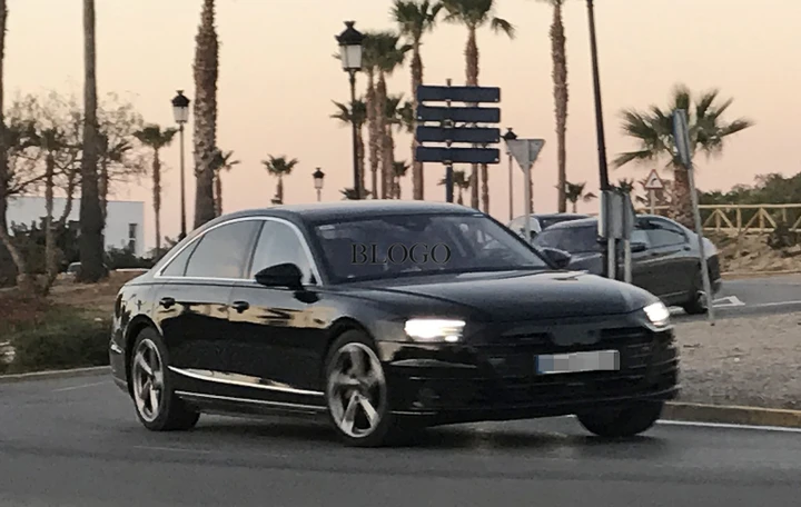 Audi A8: nuove foto spia su strada