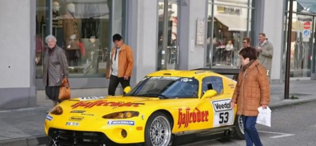 Dodge: una Viper GTS-R da corsa viene trasformata in vettura stradale