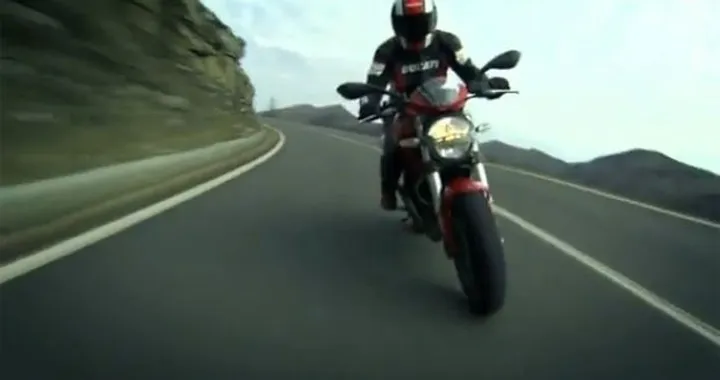 Ducati Monster 796: video ufficiale e colorazioni optional