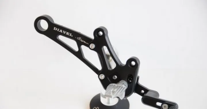 LighTech: Pedane esclusive per Ducati Diavel