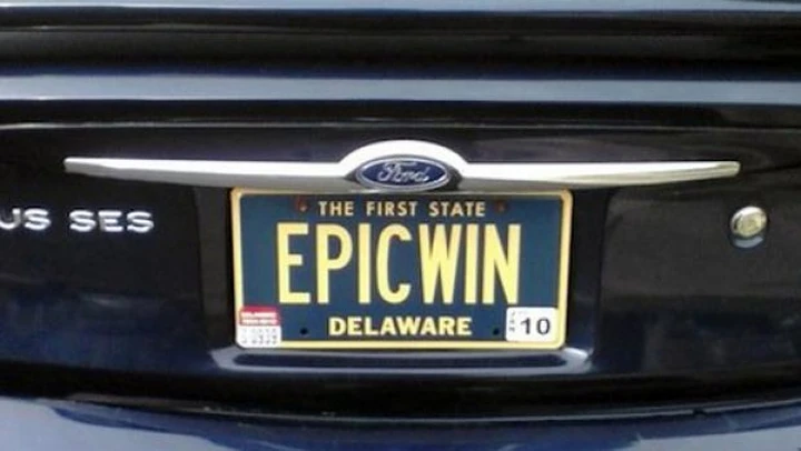 Rubrica auto Epic Win: le targhe personalizzate