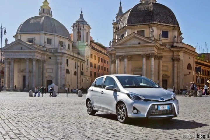 Toyota Yaris Hybrid byD