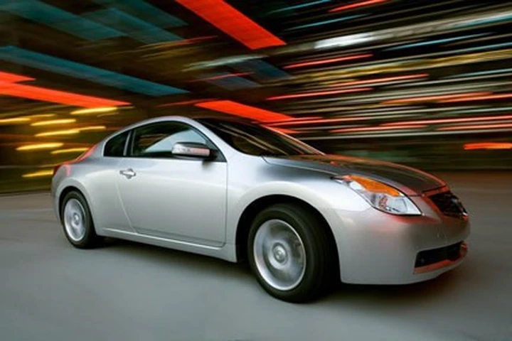 Nissan Altima Coupé: immagini e video