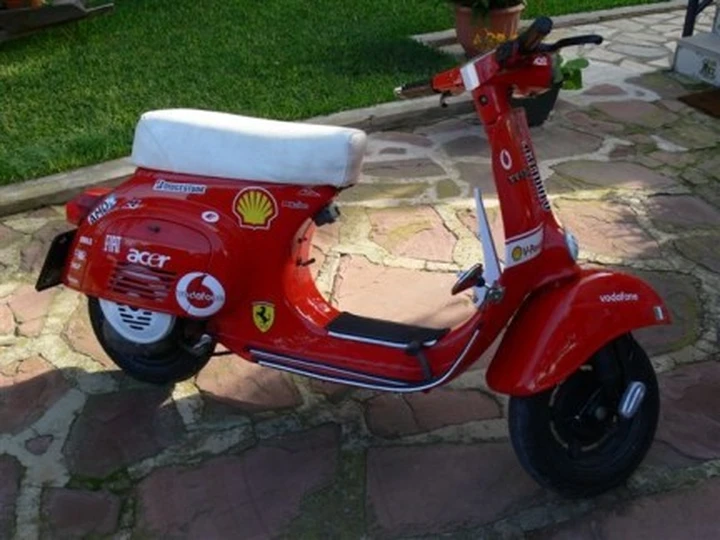 Foto del giorno: la Vespa di Schumacher?