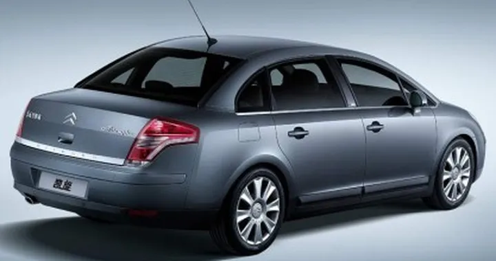 Citroën C-Triomphe - una C4 a 3 volumi per la Cina