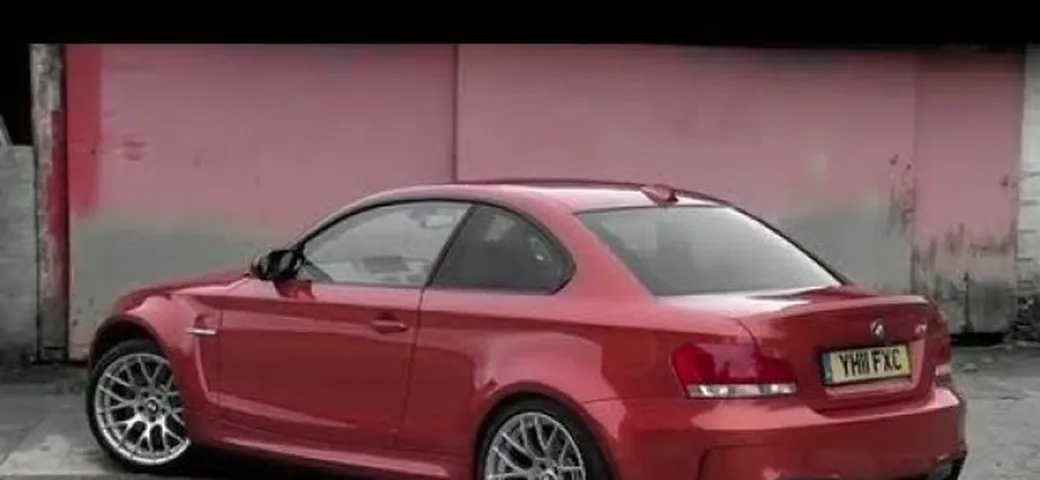 Video: Autoexpress prova la BMW Serie 1 M Coupè