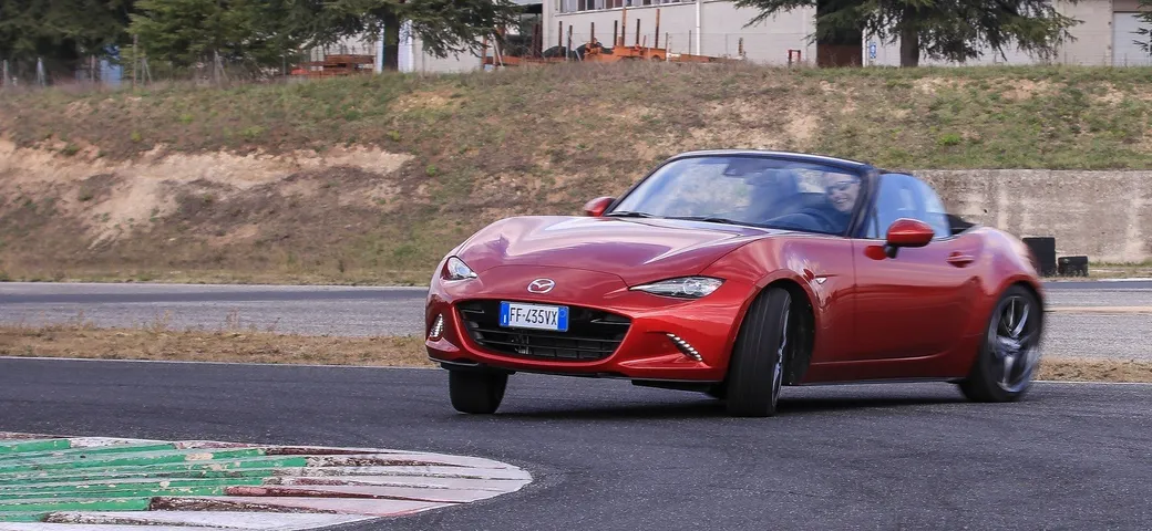 Mazda MX-5 2.0 Sport: prova in pista [Video]
