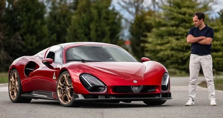 Alfa Romeo 33 Stradale, il gioiello italiano che conquista il mondo
