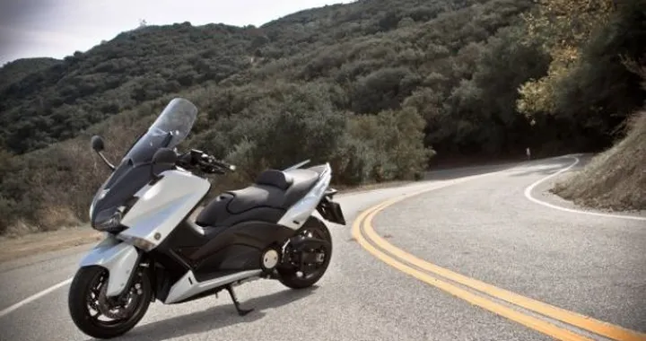 Yamaha TMAX 530 si aggiudica il “Red Dot Design Award 2012”