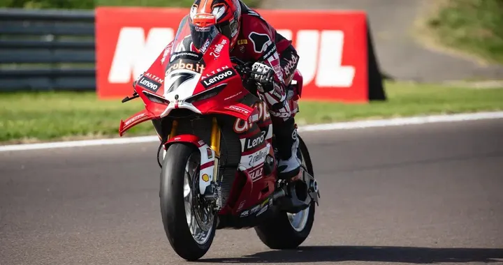 SBK Cremona, Bulega cade due volte: Lecuona il più veloce nelle libere