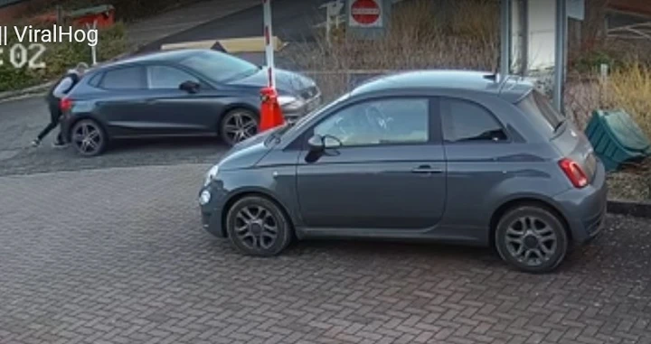 Ferma da solo un’auto “impazzita