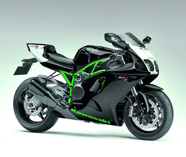 La Kawasaki ZX-7R rinasce sulle 