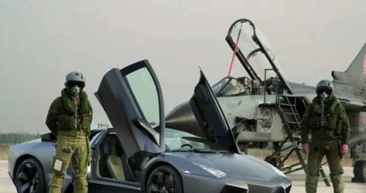 Lamborghini Reventon sfida il Tornado