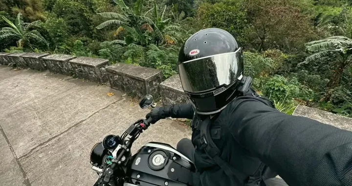 Casco in moto, i numeri non lasciano dubbi: può salvare la vita
