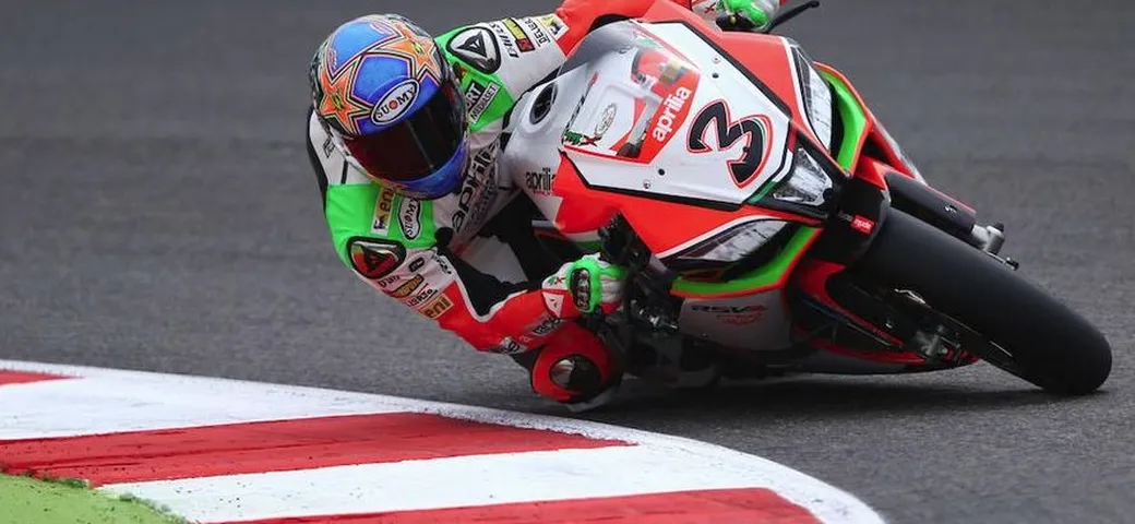 SBK Misano 2015: Biaggi davanti a tutti. Grossi guai a Noale-town...
