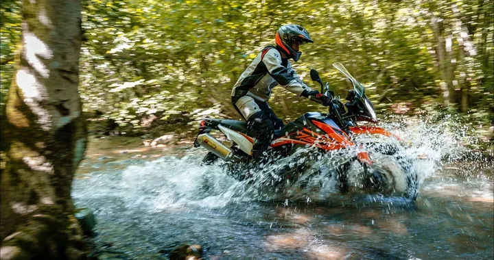 KTM e Pirelli Ride Out Experience, il format dedicato alle maxi-enduro