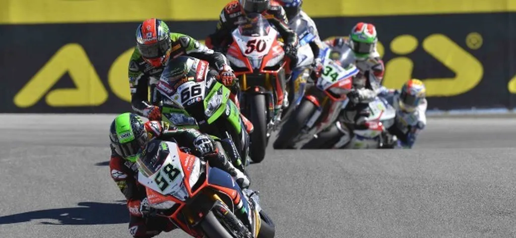 SBK, Laguna Seca: Laverty vince gara 2 dopo una bella battaglia. Giugliano e Melandri sul podio