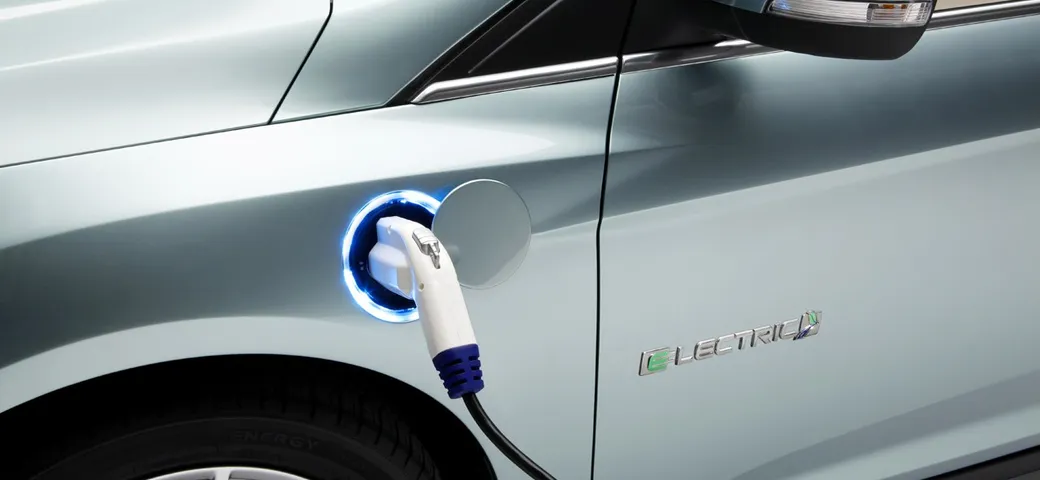 Auto elettriche: per gli italiani sono troppo costose