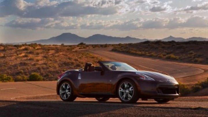 Nissan: listino prezzi 370Z Roadster, Pathfinder e Navara restyling. Novità anche per Pixo e Cube