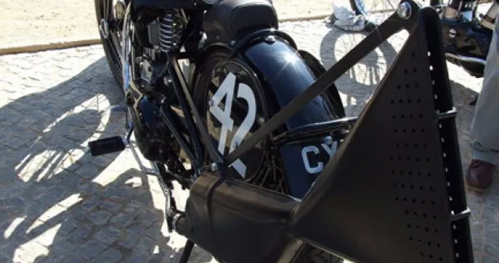 Foto del giorno: scarico omologato?
