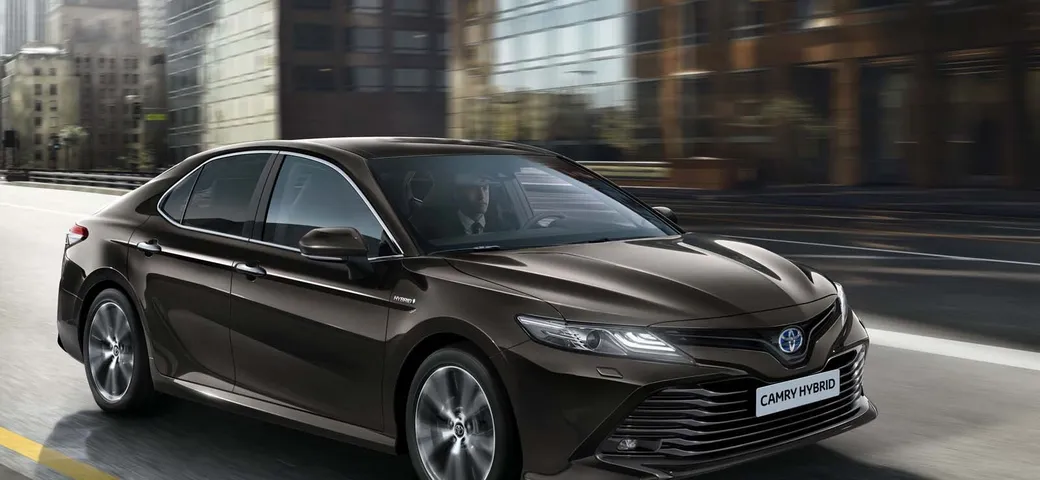 Toyota Camry: torna in Europa la berlina più venduta al mondo