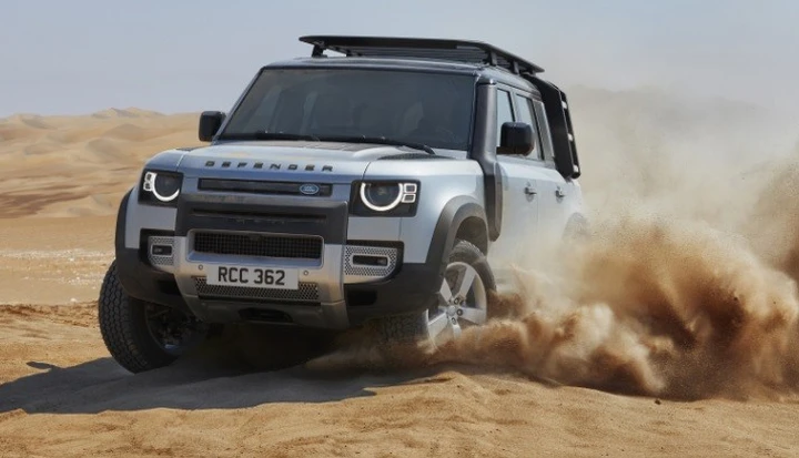 Land Rover Defender: allo studio la versione sportiva SVR